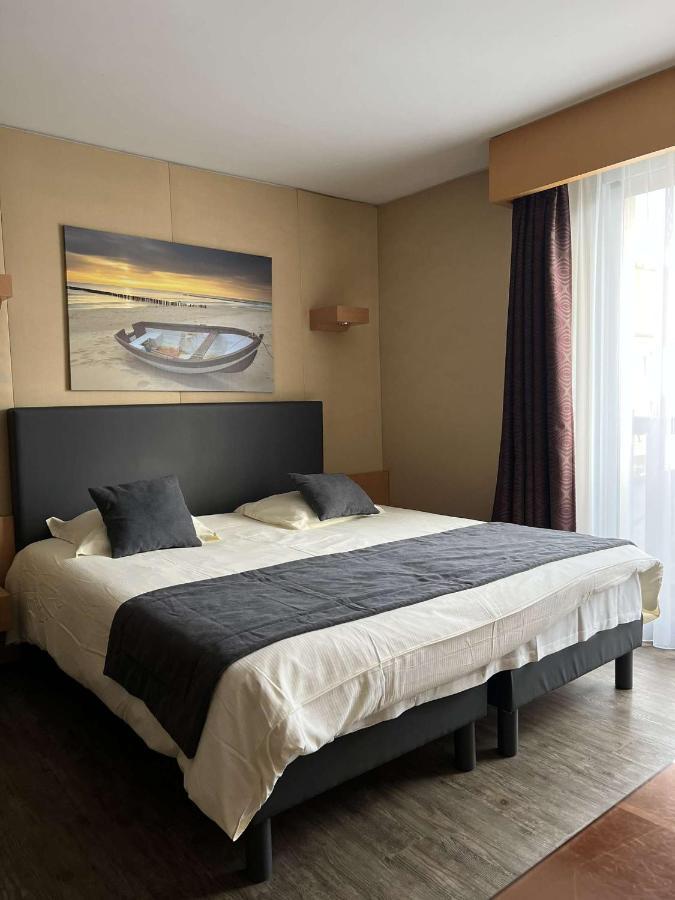 อามิโรต โฮเทล กอล์ฟ โดวีล Hotel ตูค ภายนอก รูปภาพ