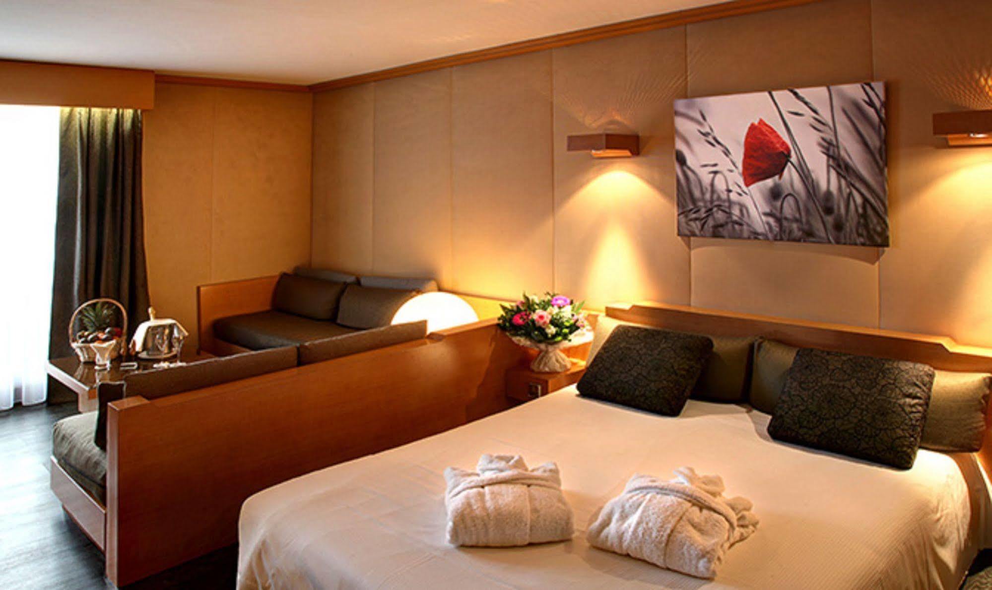 อามิโรต โฮเทล กอล์ฟ โดวีล Hotel ตูค ภายนอก รูปภาพ